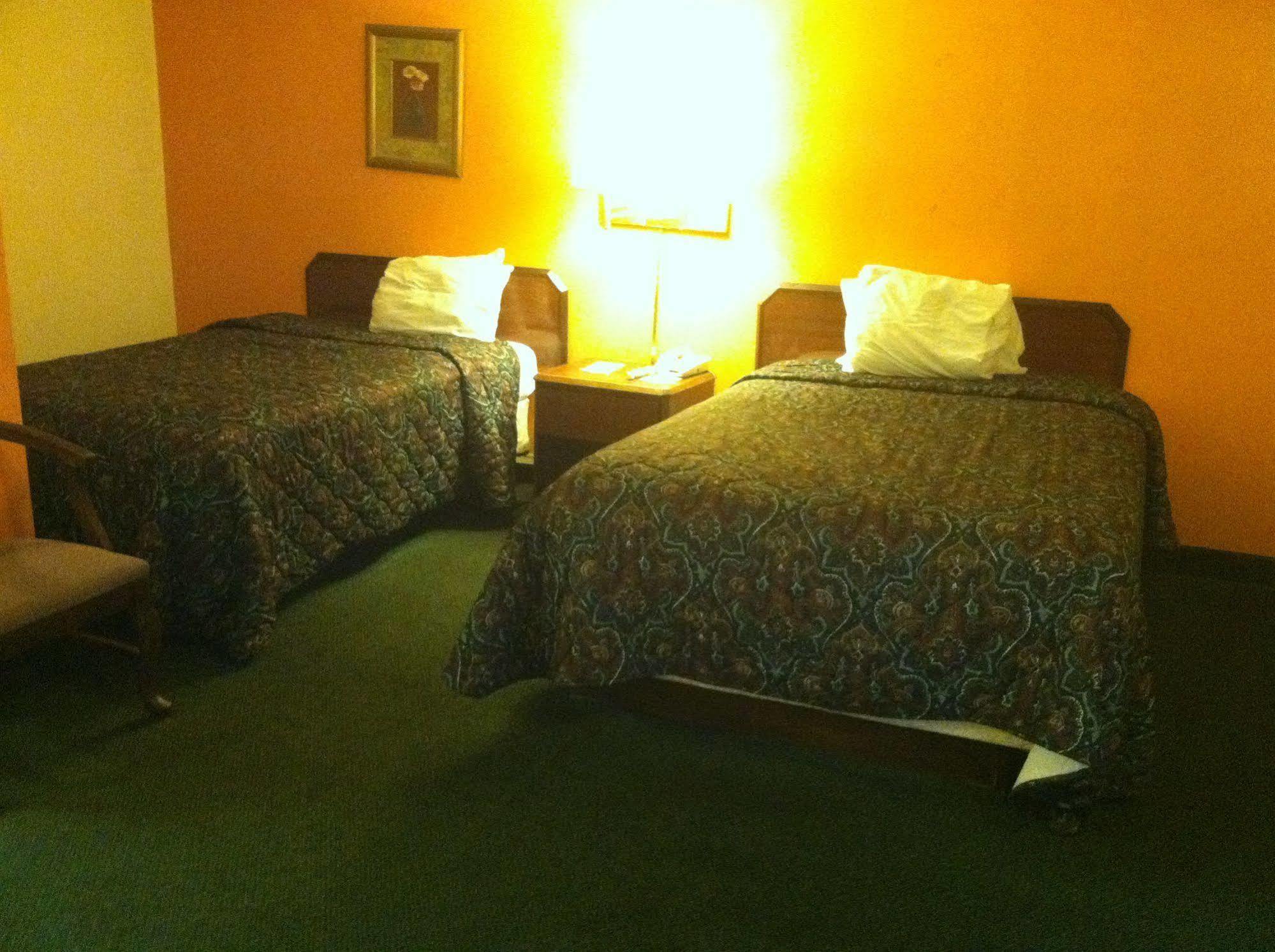 Motel 6 Calera Kültér fotó